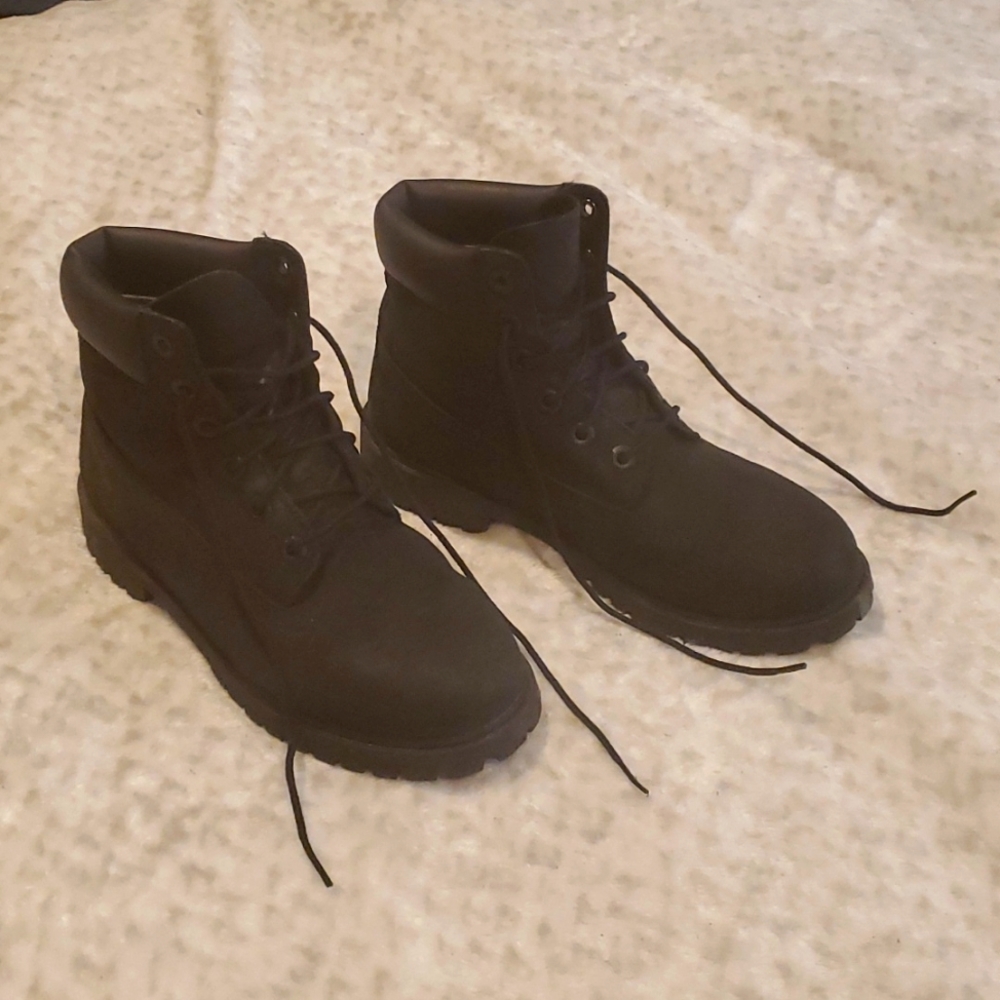 Black leather timberlands 💥MOVING SALE💥 EVERYTHING MUST GO ❤️‍🔥